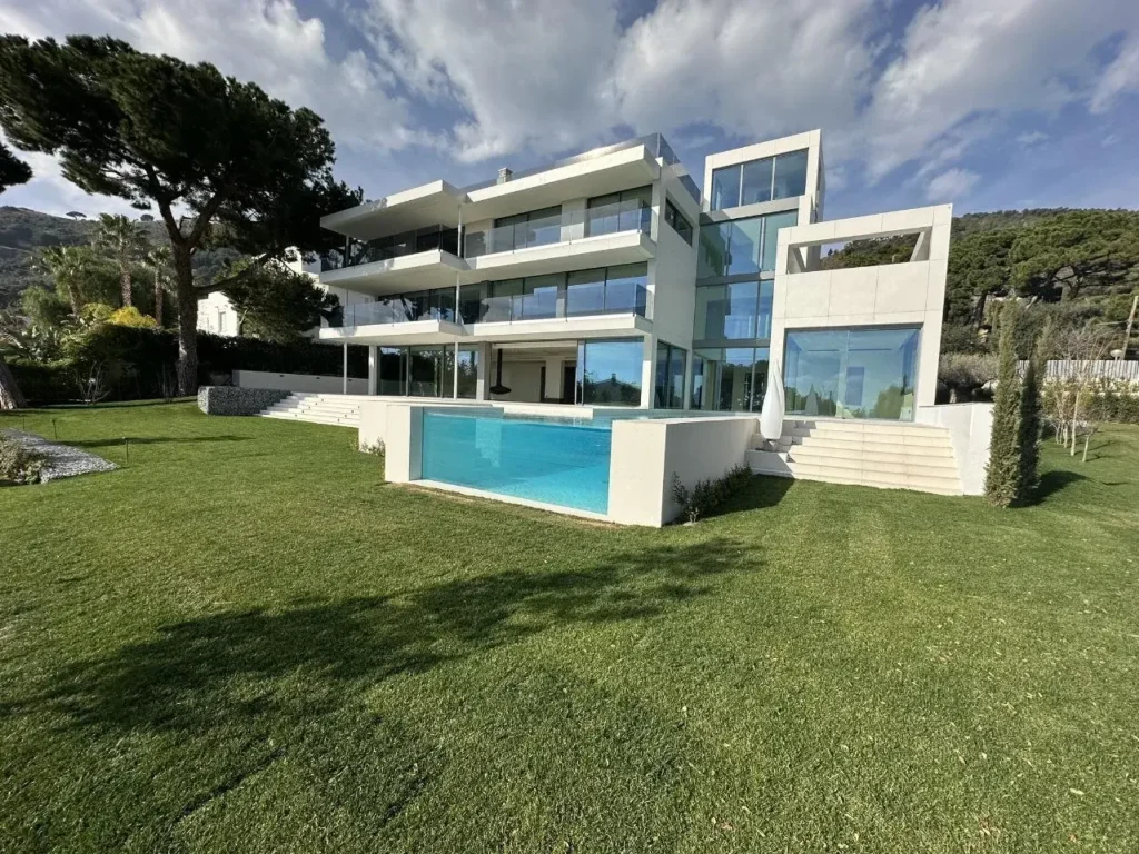Vivienda de lujo sofisticada y atemporal
