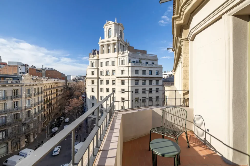 En el animado distrito del Eixample.