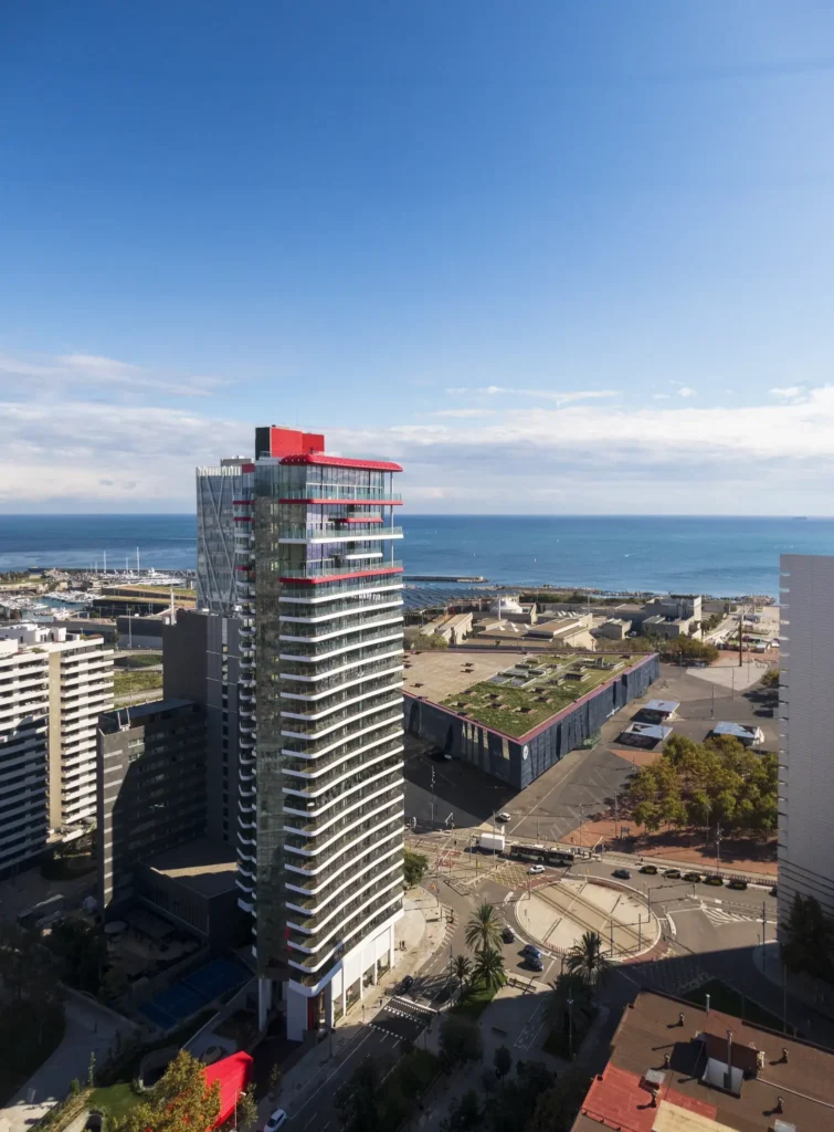 Three Bedrooms with Rooftop Pool, Spa and Concierge