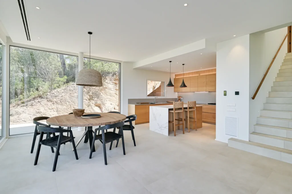 A Contemporary Villa Framed by Forest and Sea Views