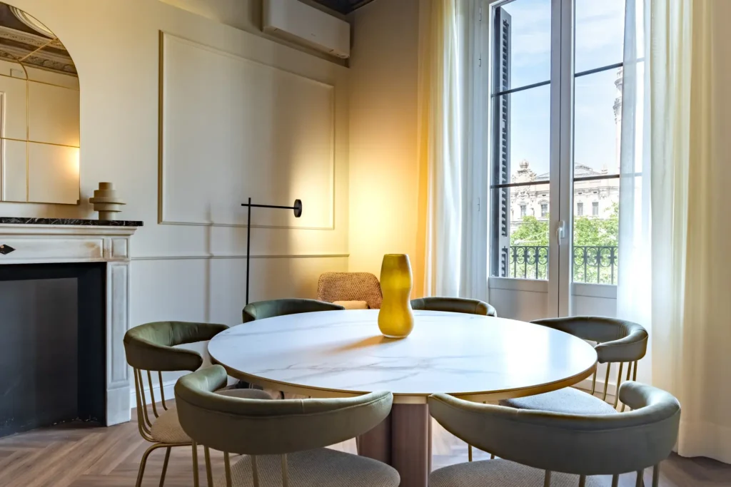 Una residencia elegante y equilibrada