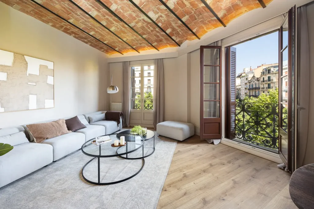A home where history, elegance, and cosmopolitan lifestyle converge.