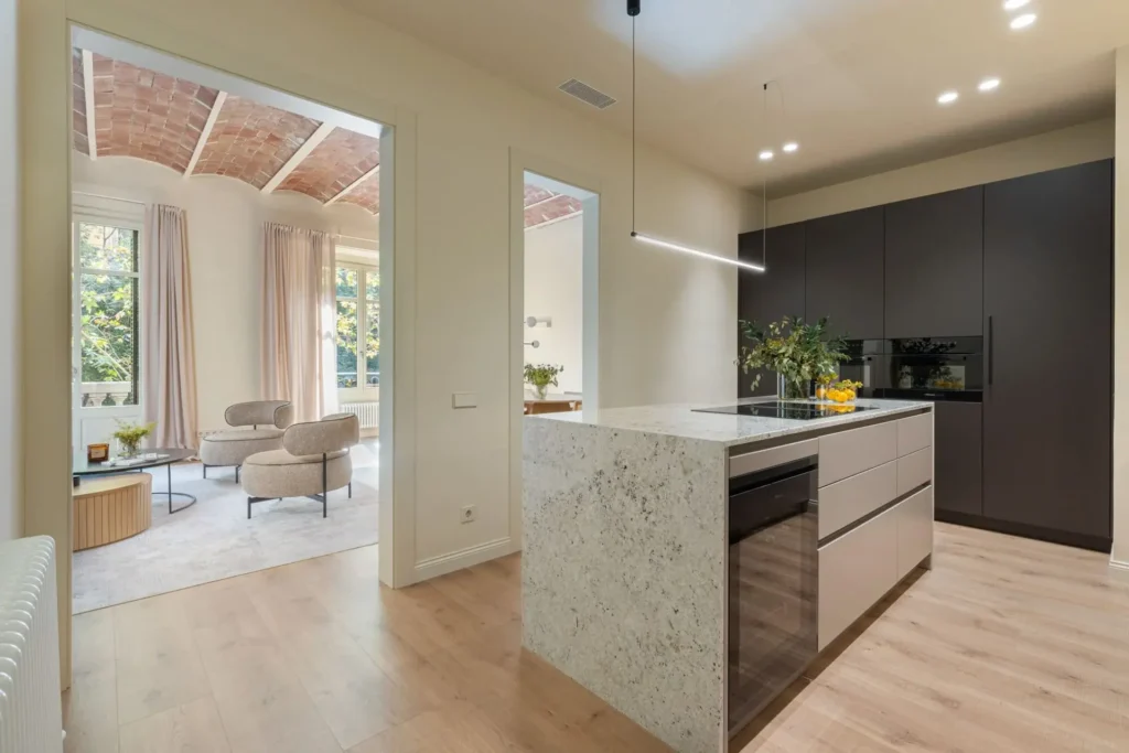 Ideal balance between vibrant city living and refined atmosphere