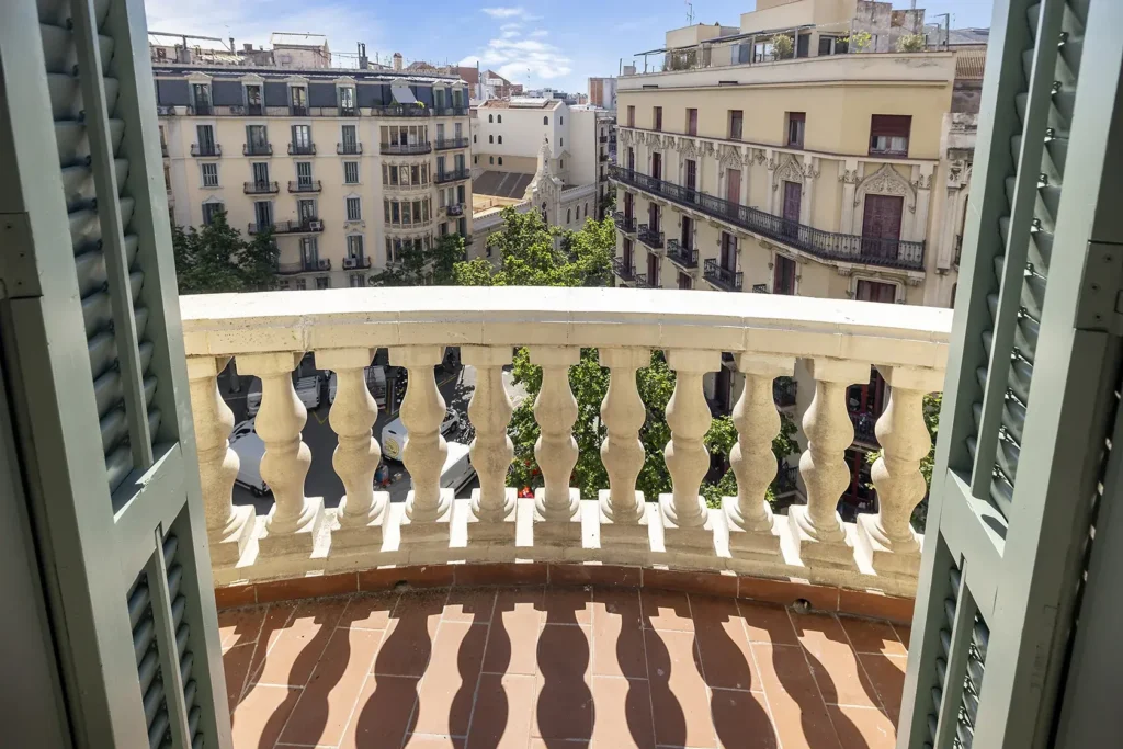 in a newly finished interior layout in L'Esquerra de l'Eixample