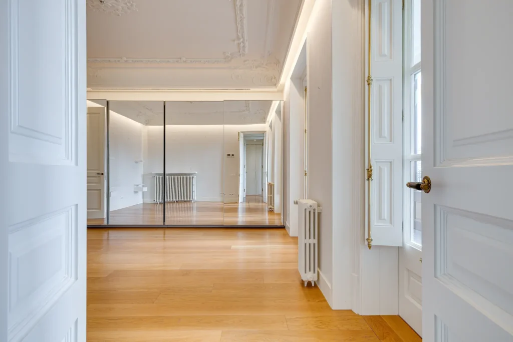LUZ Y CARÁCTER MODERNISTA EN CASA BURÉS